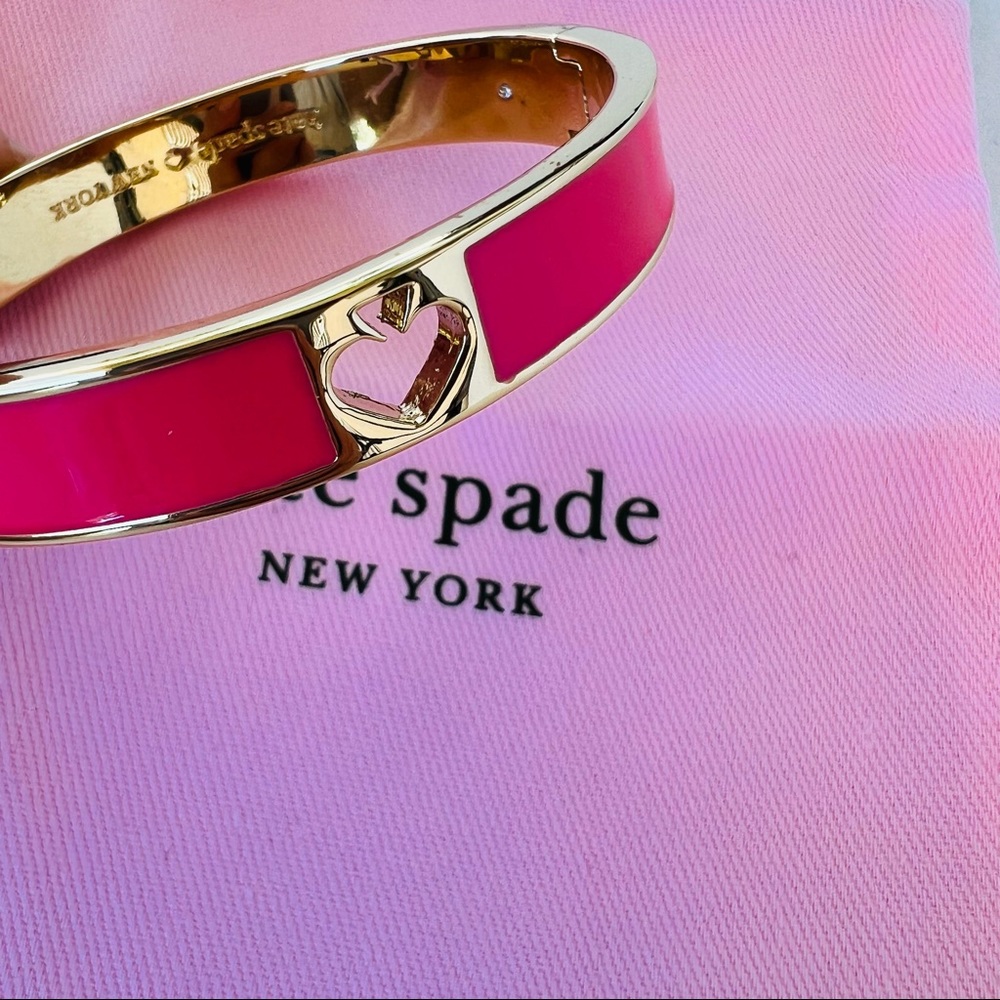 Kate Spade Hole Punch Spade Enamel Hinged Coral Bracelet Jewelry - Picture 6 of 8